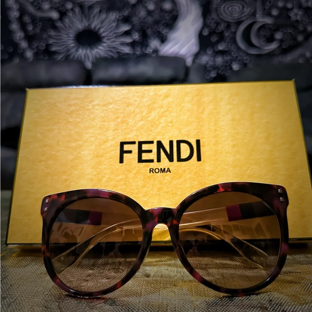 Fendi Sunglasses - Black and purple tortoise style
❌70%OFF SALE❌ - Picture 2 of 14